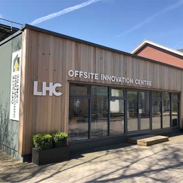 Mẫu nhà văn phòng lắp ghép đẹp với mặt tiền được ốp gỗ sang trọng